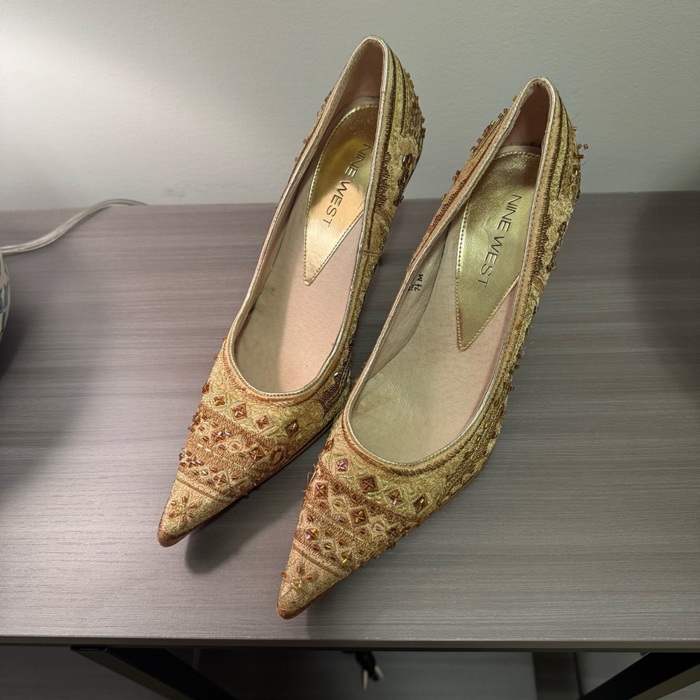 ✨ Nine West Metallic Gold Embroidered Heels — Size 7.5M